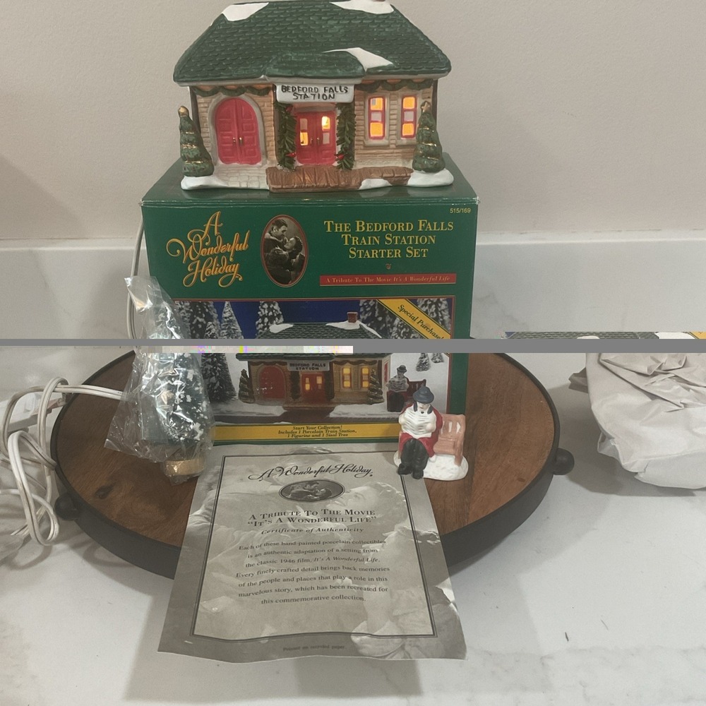 It's A Wonderful Life The Bedford Falls Train Station Starter Set Ceramic 1995